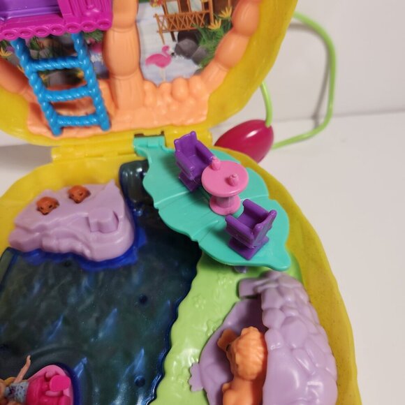 Polly Pocket Tropicool Pineapple Wearable Purse Compact Toy Playset 2019 Mattel - Picture 10 of 15